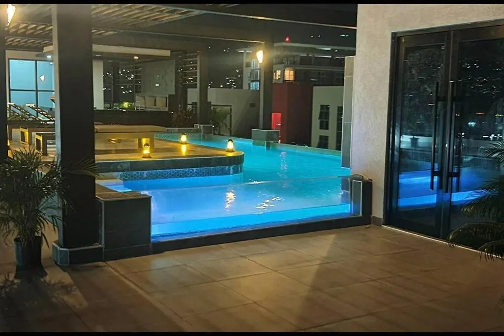 Luxury Condo - Pool In Kingston G28
